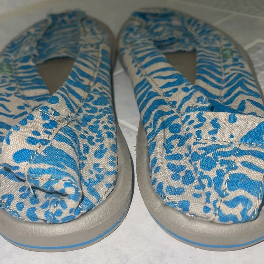 SANUK - Picture 4 of 5